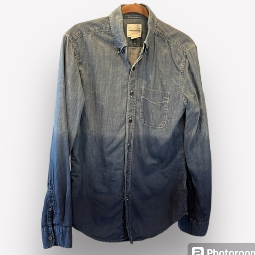 🇪🇸🐠 American Eagle denim, chambray shirt, ombre, button-down, western coastal